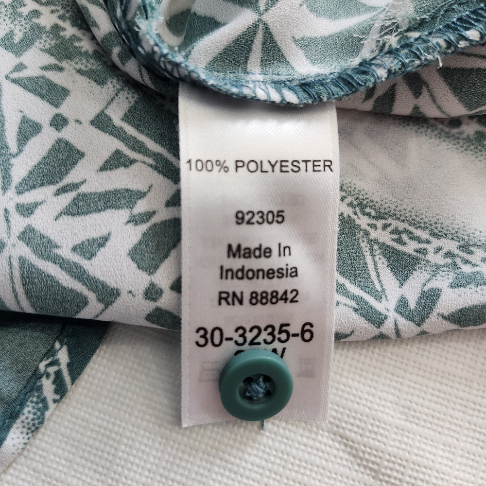 Green and White Patterned Tunic Top - Picture 7 of 7